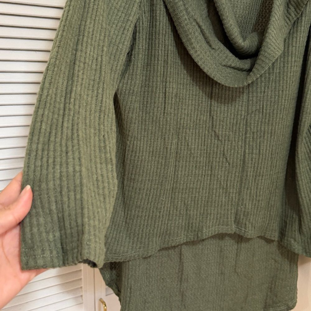 Hummingbird Olive Knit Sweater - Picture 5 of 7